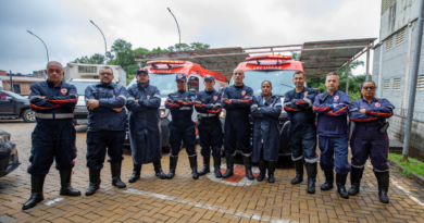 Santana de Parnaíba realiza entrega de kits de uniformes para profissionais do SAMU