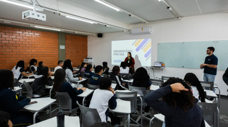 Alunos da rede de Santana de Parnaíba vivenciam um dia como universitários