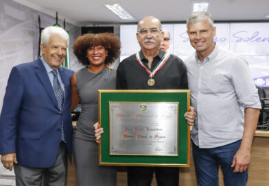 Comerciante armênio osasquense recebe homenagens na Câmara Municipal