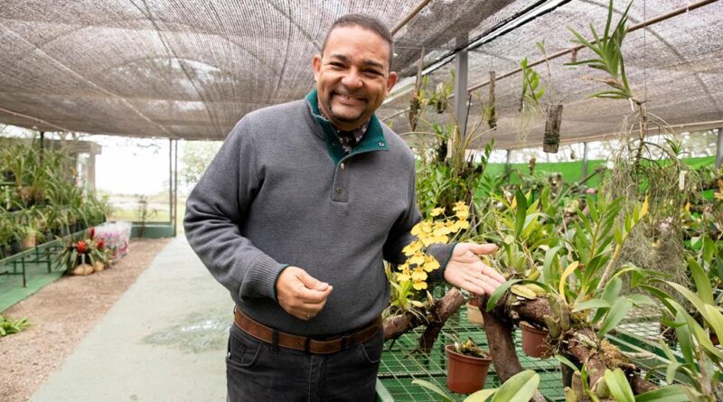 Curso gratuito forma 20 novos apaixonados por orquídeas em Barueri