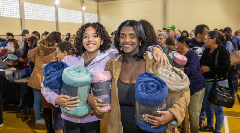 Fundo Social de Santana de Parnaíba inicia entrega de cobertores da Campanha do Agasalho 2026