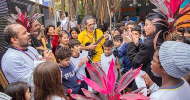 Escola de Barueri homenageia aluna com plantio de ipê-amarelo