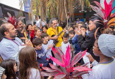 Escola de Barueri homenageia aluna com plantio de ipê-amarelo