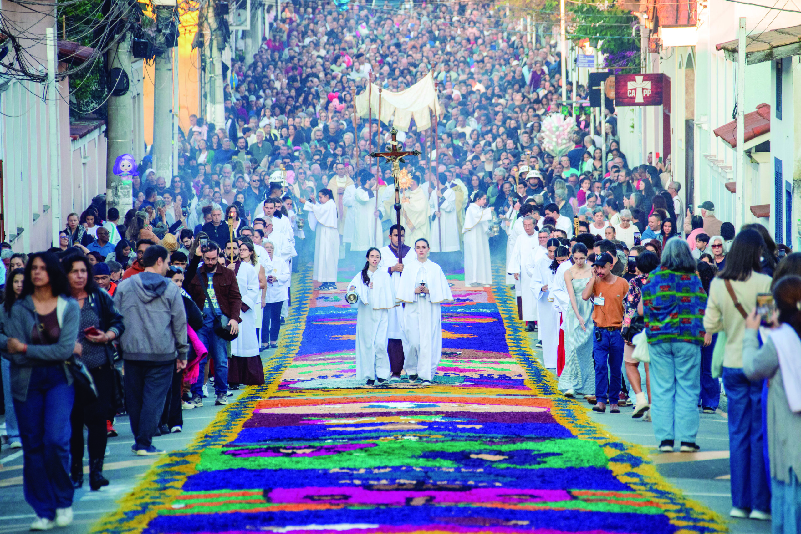 Festa de Corpus Christi reúne mais de 30 mil visitantes no Centro Histórico de Santana de Parnaíba