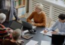 Como voltar ao mercado de trabalho após os 50 anos?