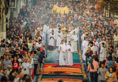 Santana de Parnaíba realiza 66ª Festa de Corpus Christi com um dos maiores e mais belos tapetes do Brasil