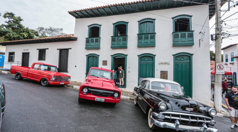 Santana de Parnaíba promove 23º Encontro de Antigomobilismo com mais de 300 carros clássicos