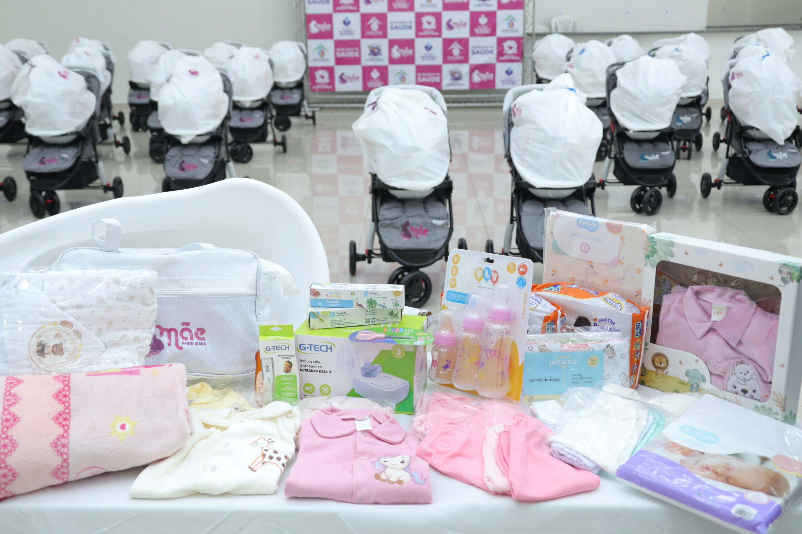 Mais cuidado desde a gestação: prefeitura entrega 107 kits do programa Mãe Parnaibana
