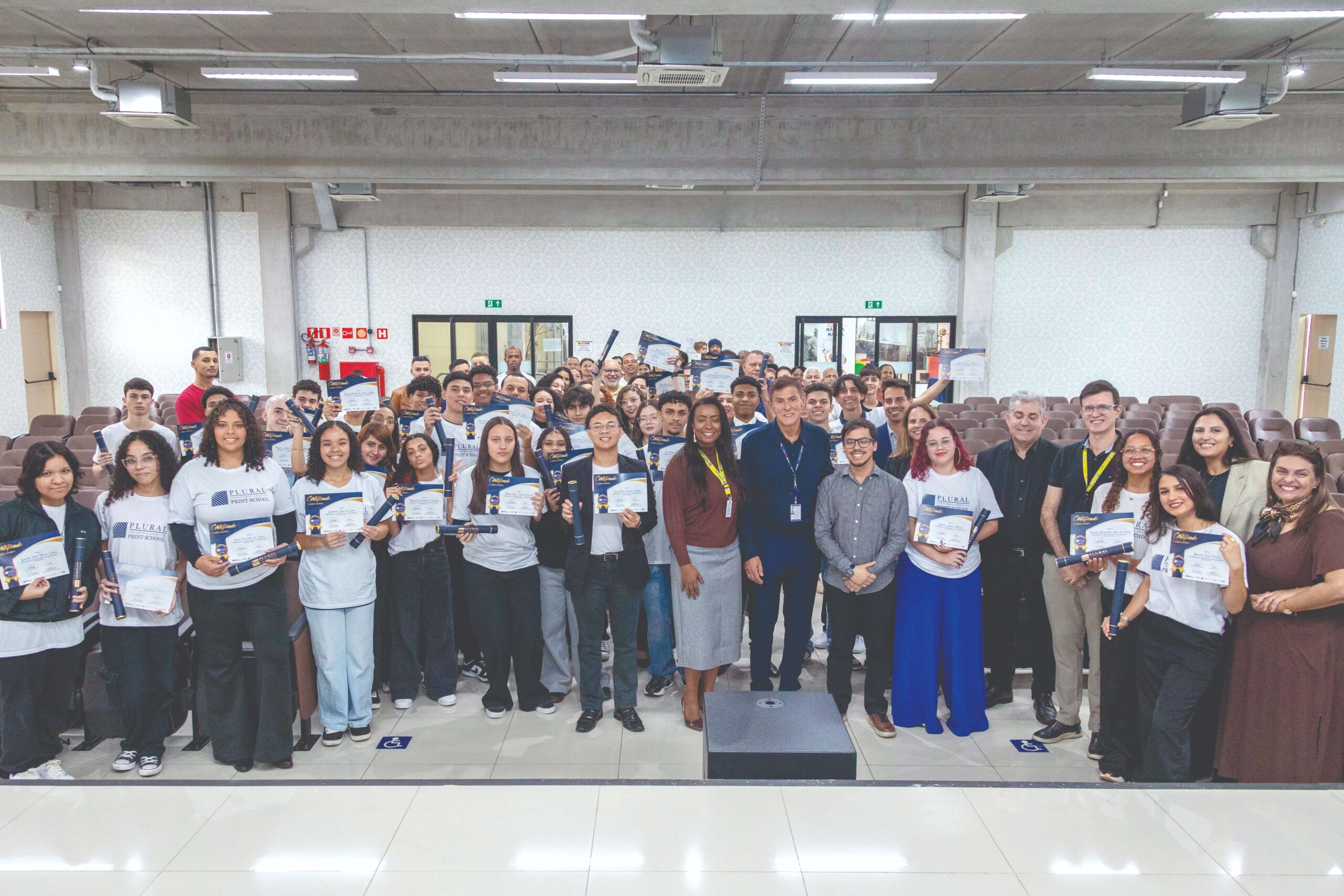 Com empregos garantidos, 35 alunos se formam no programa Print School em Santana de Parnaíba