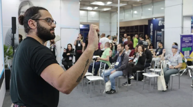 Veja como se inscrever no Curso Básico de Libras