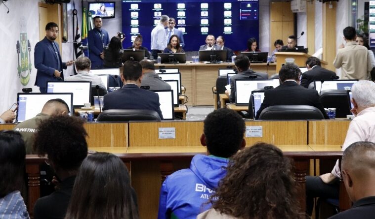 Câmara de Osasco aprova crédito adicional para reforma em escola e atividades esportivas