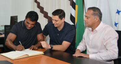 Caio Reis (PL) é empossado vereador na Câmara Municipal de Cotia