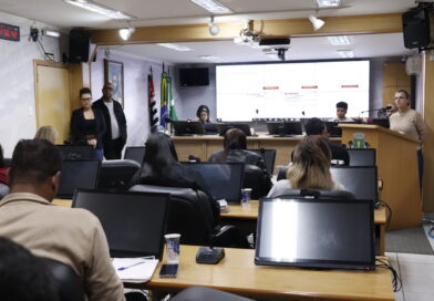 Assessores parlamentares participam de treinamento para tirar dúvidas sobre sistema de cadastro de emendas impositivas.