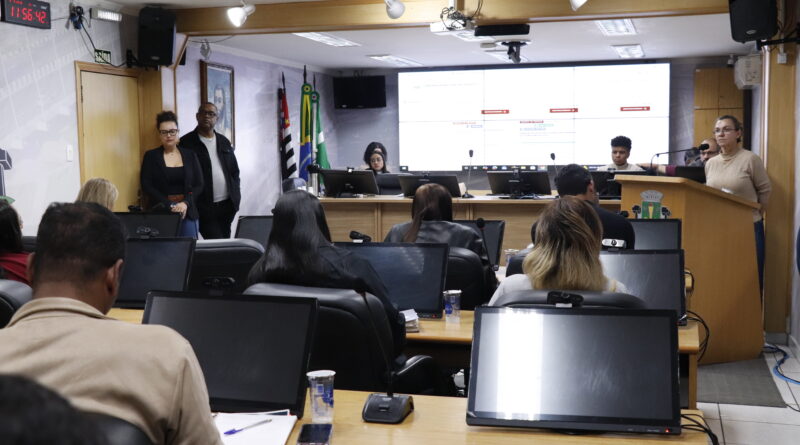 Assessores parlamentares participam de treinamento para tirar dúvidas sobre sistema de cadastro de emendas impositivas.